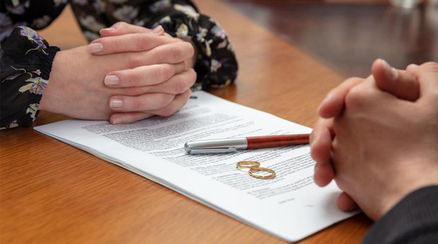 Boşanacakların dikkatine! Boşanma davalarında değişikliğe gidiliyor... O süre 3 yıldan 1 seneye düşürüldü