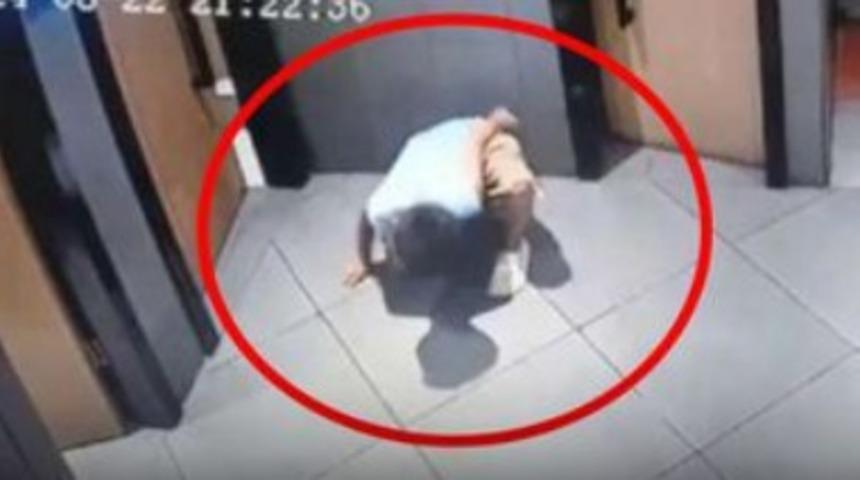 Restoranın kadınlar tuvaletinde ilginç görüntüler! 10 yaşındaki çocuk eğilerek kabinin altına bakmaya çalıştı... "Bunun taciz olduğu anlatılmalı"