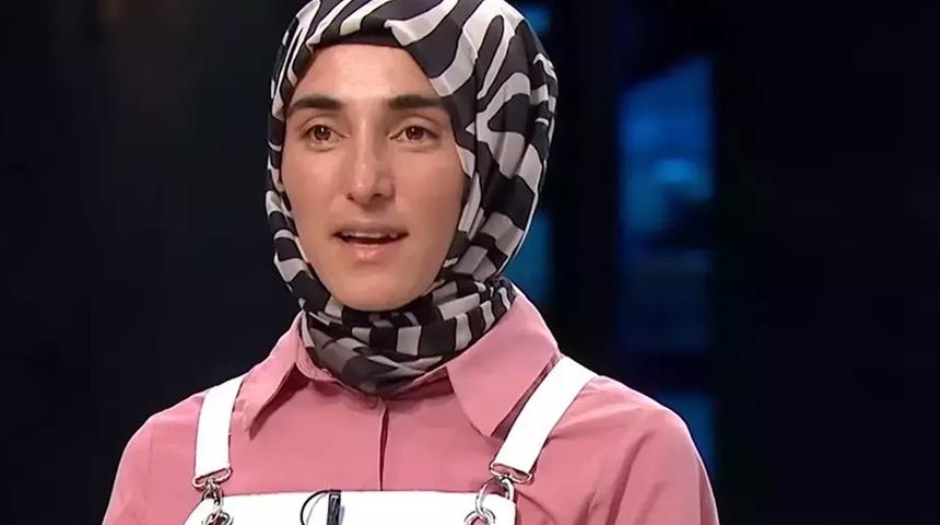 Ayşe Ekiz şal reklamı yaptı! Sosyal medya ikiye bölündü: Doğal kal