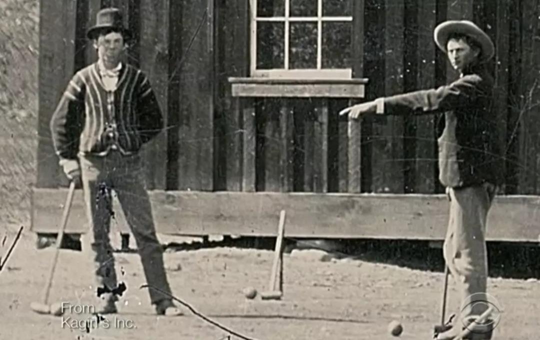 2 dolara eski bir fotoğraf satın aldı! Fotoğraftaki kişi meğerse çok ünlüymüş... Değeri 5 milyon dolar (170 milyon TL) 2 dolara eski bir fotoğraf satın aldı! Fotoğraftaki kişi meğerse çok ünlüymüş... Değeri 5 milyon dolar (170 milyon TL)