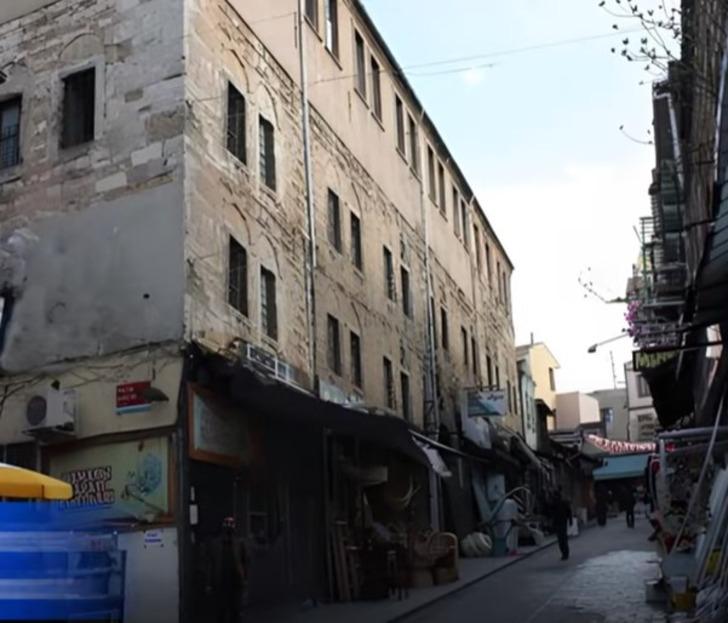 Yıllık 30 milyon TL... İstanbul'da kiralık tarihi han! Zemin artı 3 kat, sahibi ise... G4