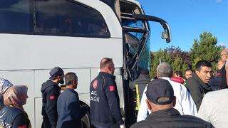 Afyonkarahisar turistleri taşıyan tur otobüsü devrildi! Çok sayıda yaralı
