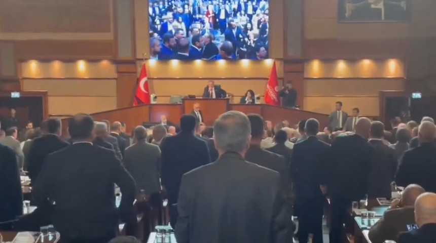 İBB Meclisindeki LGBT tartışması ortalığı karıştırdı! AK Parti'li ve CHP'li üyeler birbirlerinin üzerine yürüdü