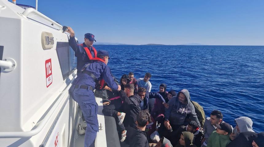 Ayvalık açıklarında 24 düzensiz göçmen kurtarıldı