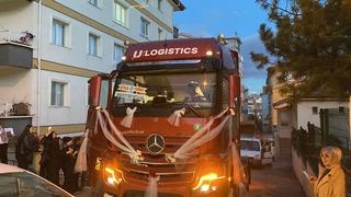 Gelin tırını düğün arabası yaptı: Ankara sokaklarında renkli görüntüler!