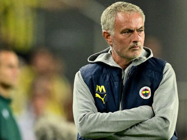 İngiliz ekibi Jose Mourinho'nun peşini bırakmıyor!
