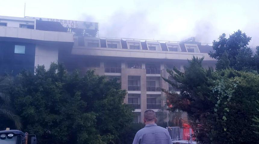 Antalya'da bir otelde yangın çıktı! Tatilciler tahliye edildi