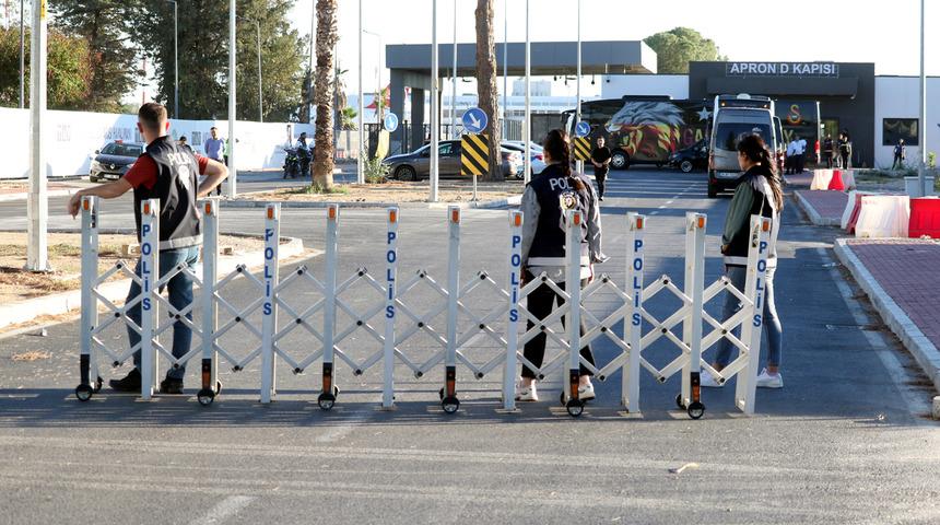 Galatasaray, yoğun güvenlik önlemleri altında Antalya’ya ulaştı