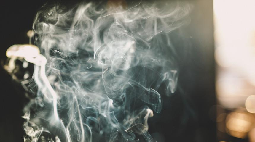 Uzman isimden kritik açıklama: Elektronik sigara kullananlar, daha erken yaşta akciğer kanseri oluyor!