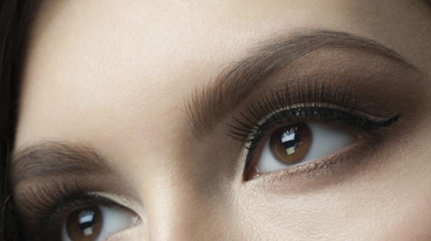 Eyeliner S&uuml;rmenin P&uuml;f Noktaları