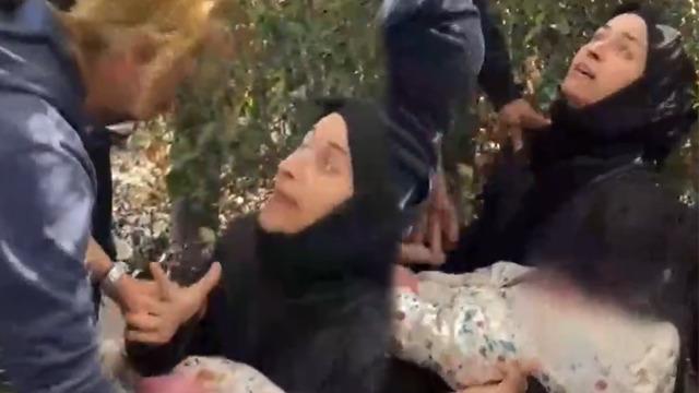 Kucağında bebekle hastanenin önünde sinir krizi geçirdi! Katiller, yaşadıklarımı anlatacağım! Parçalarım kendimi