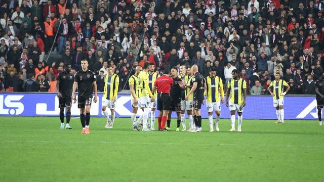 Fenerbahçe'li futbolcular maç sonu mutsuzluklarını dile getirdiler! Flip Kostic, Dusan Tadic ve Maximin...