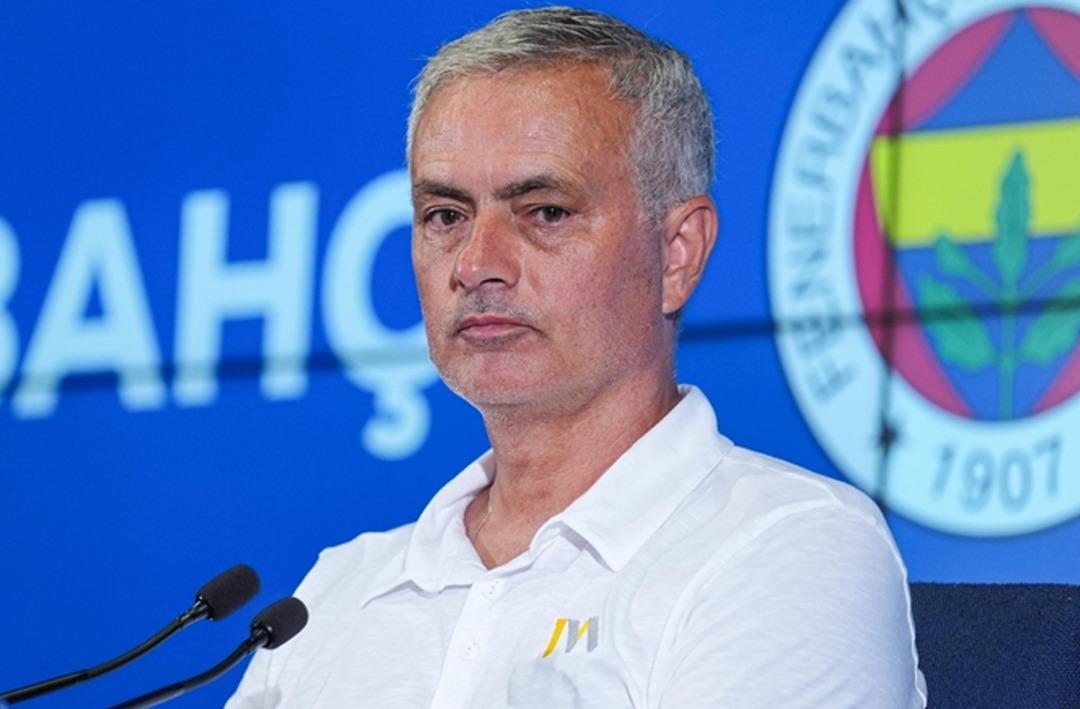 Fenerbah&ccedil;e istese de Jose Mourinho'yu g&ouml;nderemiyor! &Ouml;yle bir tazminat maddesi var ki, g&ouml;renlerin dudağı u&ccedil;ukluyor...
