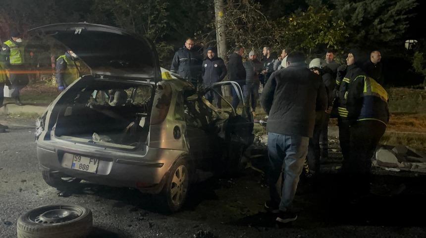 Tekirdağ'da otomobil ile iş makinesi çarpıştı, 5 kişi öldü 1 kişi yaralandı