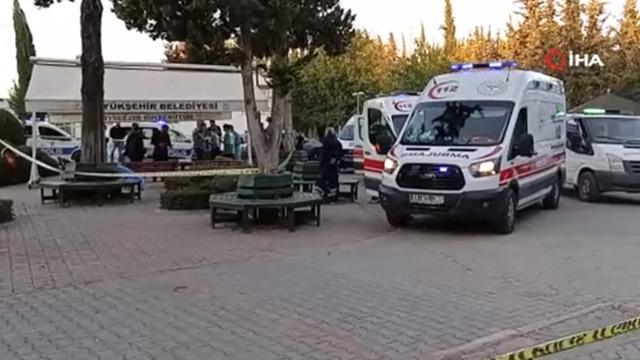 Son dakika | Mezarlıkta bir aileyi yok etti: Kabir ziyaretindeki anneyle iki kızını katledip kaçtı! Adana'da korkunç olay