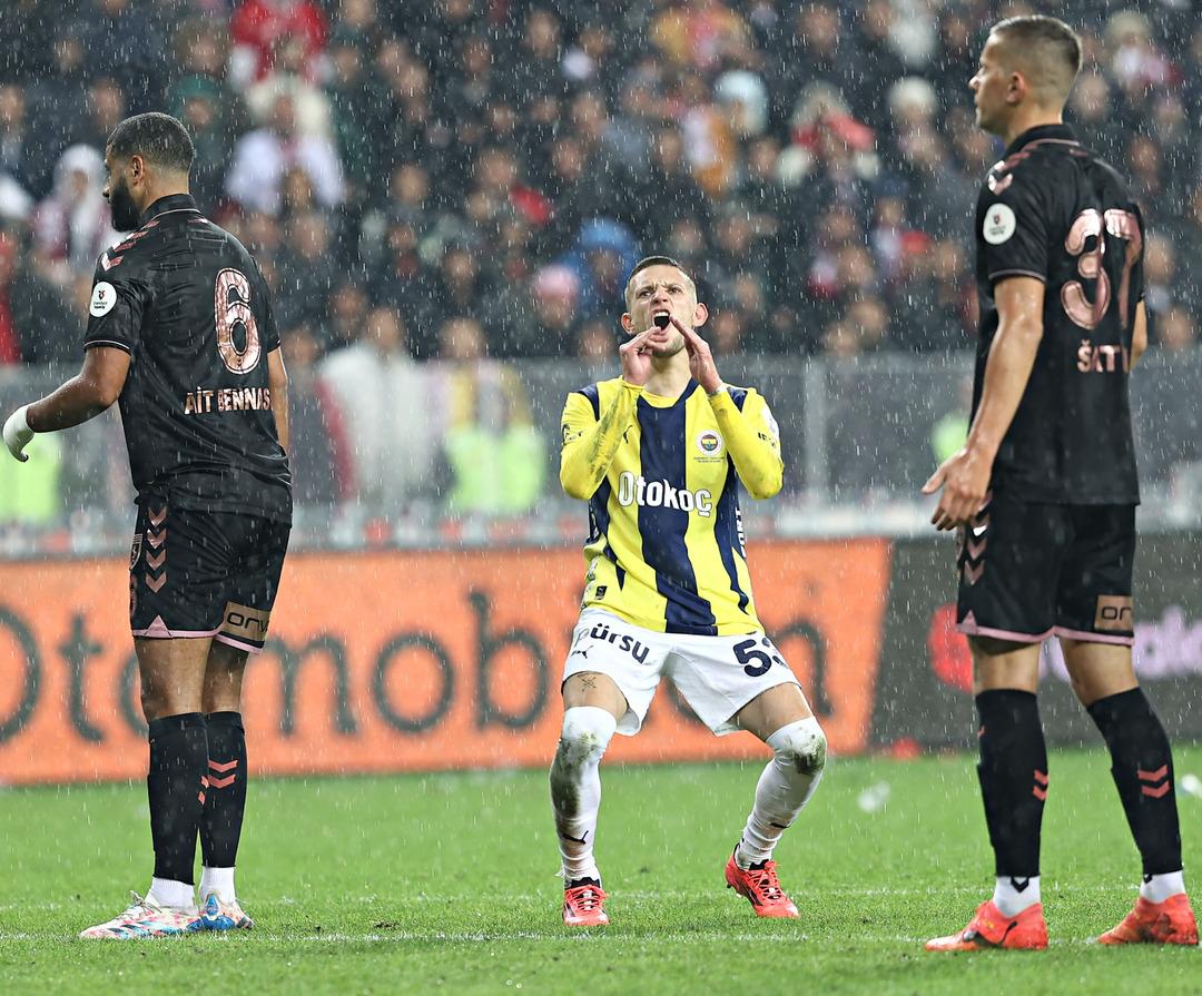 samsunspor-fenerbahce-maci-sonrasi-carpici-mourinho-sozleri-ihanet-gecesi-17294918277735_7