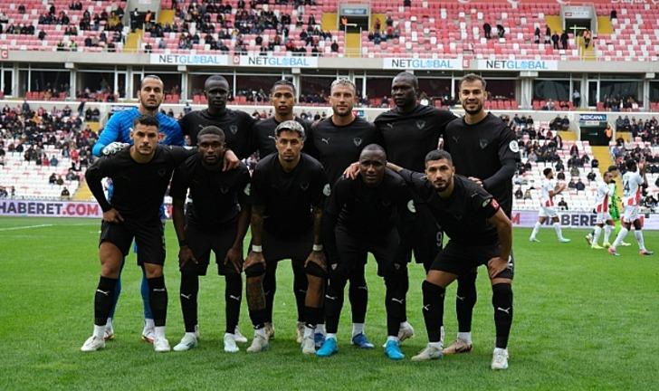 Dünyaca ünlü site, Süper Lig'in şampiyonunu şimdiden açıkladı! 9. haftanın ardından ligin favorisi değişti... Beşiktaş, Fenerbahçe ve Galatasaray... G3