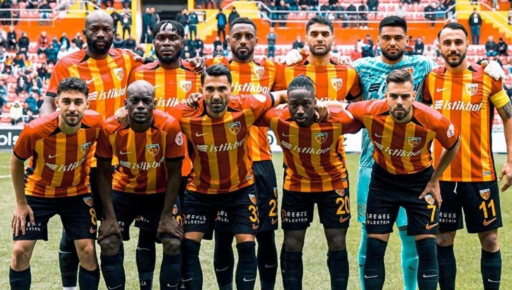 Dünyaca ünlü site, Süper Lig'in şampiyonunu şimdiden açıkladı! 9. haftanın ardından ligin favorisi değişti... Beşiktaş, Fenerbahçe ve Galatasaray... G5