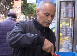 Bir makine aldı, satışları 2 kat arttı! Üstüne yazı da astı: Bedava...