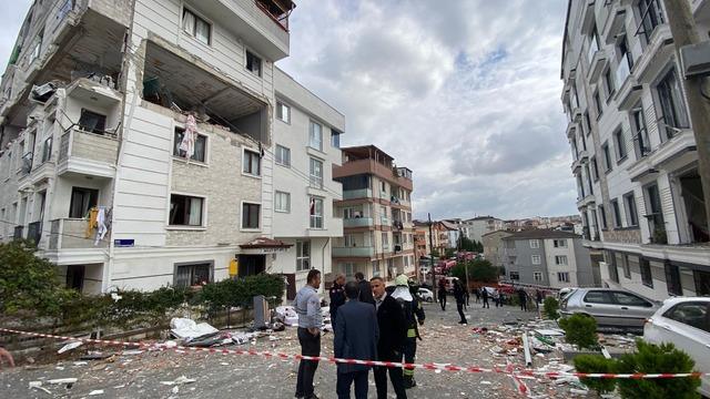 Apartmanın bir katı yok oldu! Yaralılar var