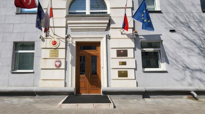 Büyükelçilik çalışanı Türkiye'ye uyuşturucu kaçırdı! Kriz sonrası işinden atıldı: Büyükelçiliğin aracını kullandı mı?