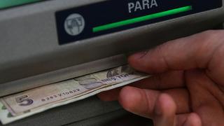 500 TL ve 1000 TL’lik banknot… Bankalar isyan ediyor: Bütün gün para sayılıyor, ATM’ler para saymaktan bozuluyor…