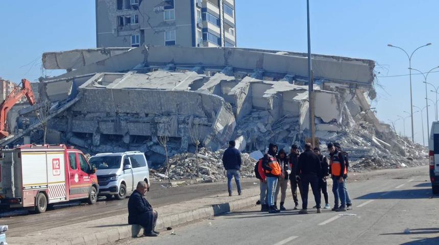 42 kişinin öldüğü sitenin müteahhidi: "Binanın altına kuyu yapacak kadar dangalak mıyım?" dedi! Mahkeme başkanı uyardı: 'Bu üslupta konuşursan benim de canım sıkılır'