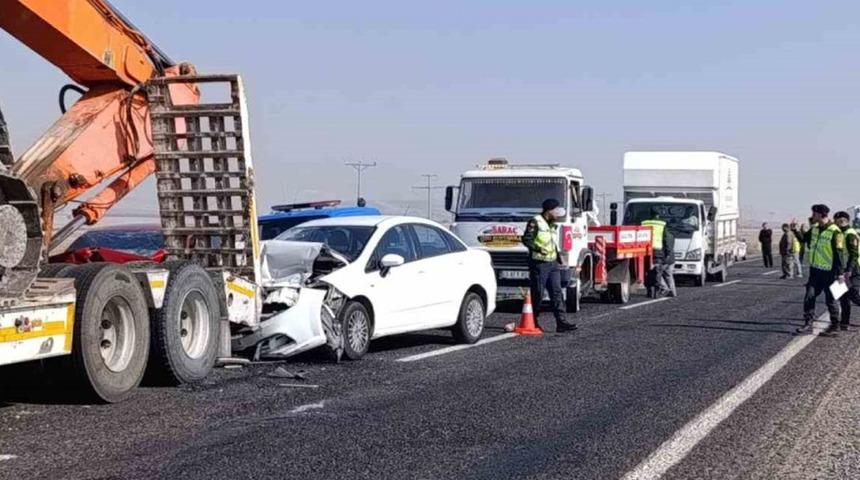Afyonkarahisar'da zincirleme kaza! Karakol komutanı hayatını kaybetti oldu, 15 kişi yaralandı