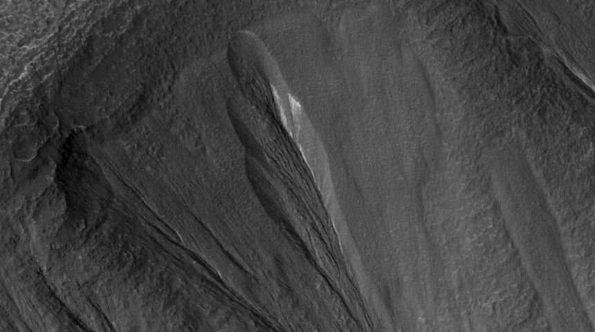 Bilim insanları açıkladı: Mars'ta yaşam, buz katmanlarının altında olabilir!