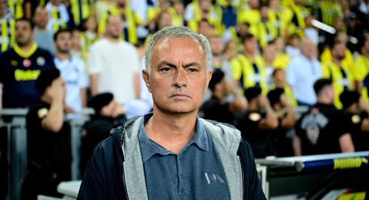 Mourinho basın toplantısında ilk 11 için tavsiye alacağını açıkladı! Salondakiler dondu kaldı G5