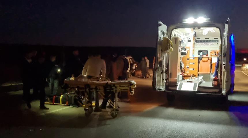 Çorum'da hafif ticari araç ile cipin çarpışması sonucu 3 kişi yaralandı