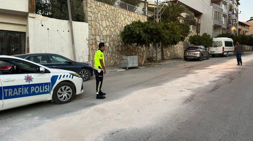 Hatay'da yola yağ akıtan kamyon şoförüne ceza kesildi