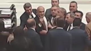 TBMM Genel Kurulu'nda İYİ Parti ve DEM Parti arasında tartışma! Turhan Çömez milletvekillerinin sıralarına yürüdü