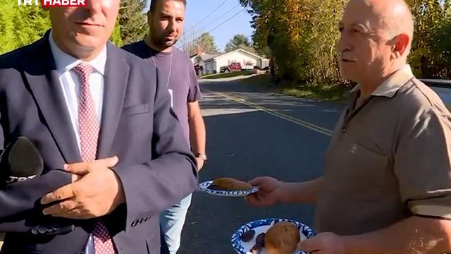 TRT ekibine FETÖ elebaşı Gülen’in helvasını getirdiler! Aldıkları tepki ile şoke oldular: ‘Algı operasyonu ellerinde patladı’