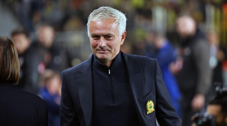 Jose Mourinho basın toplantısında tepkisini gizlemedi... ''İyi oynadığımız için Türk basını mutlu değil" Fenerbahçe'den sonra gideceği takımı açıkladı! 