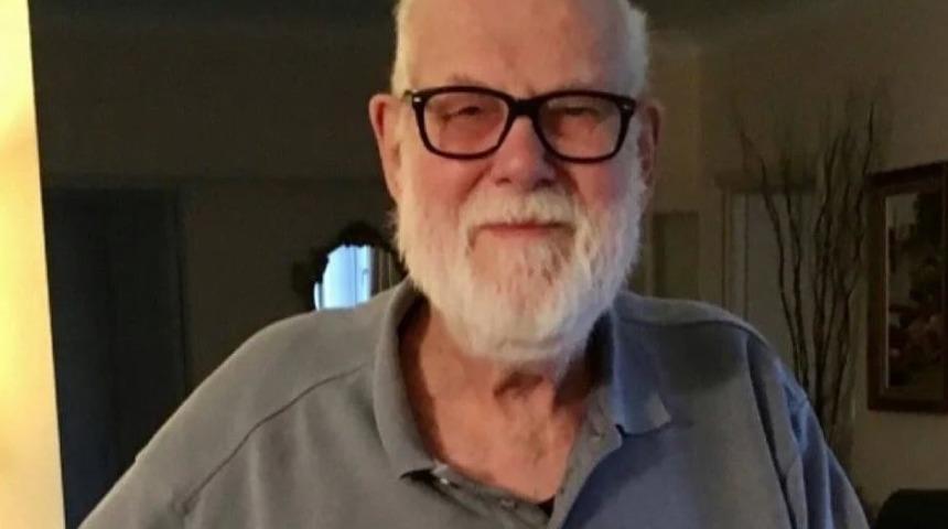 Vasiyetini değiştirdi, tüm servetini  temizlikçiye bıraktı: 250 bin sterlinlik (11 milyon 125 bin TL) pul koleksiyonu damlayı taşıran son  nokta oldu... Çocukları vasiyete itiraz ediyor