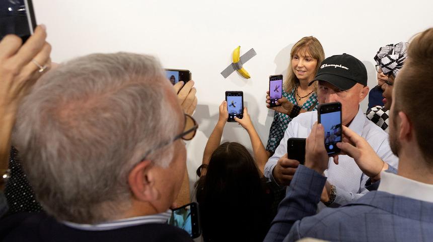 Bant ve muza ödenecek tutar belli oldu... Açık arttırmada 7 haneli tutarı ödeyecek o kişi sanat eseri yerine onu nasıl yapması gerektiğine dair talimatları alacak