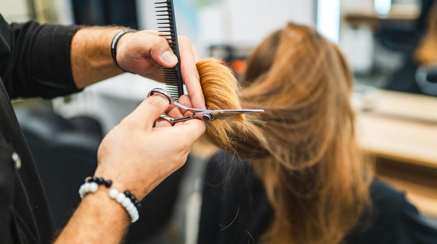 V kesim saç nasıl kesilir? Kadın ve erkek V kesim saç modelleri