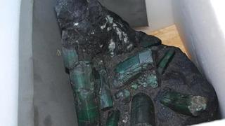 Sıradan bir taş gibi görünebilir ama Amerika ile Brezilya onu paylaşamıyor! Mini buzdolabı büyüklüğündeki zümrüdün değeri tam 1 milyar dolar...