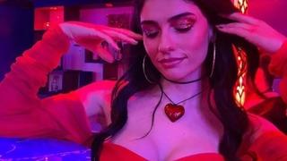 İnci Taneleri'nin Dilber'i Hazar Ergüçlü Cannes'da! Peş peşe paylaştığı karelere beğeni yağdı 