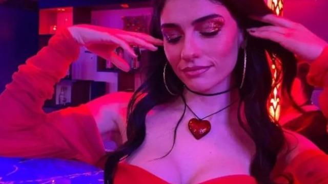 İnci Taneleri'nin Dilber'i Hazar Ergüçlü Cannes'da! Peş peşe paylaştığı karelere beğeni yağdı 