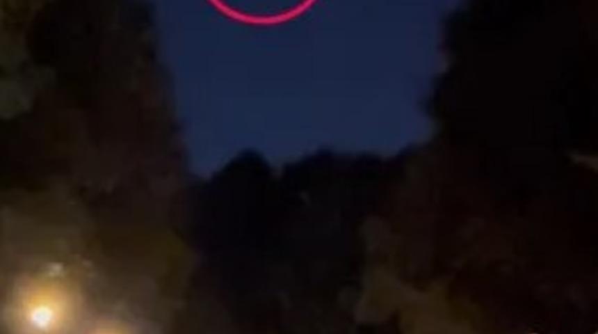 Sosyal medyanın gözüne uyku girmedi! Herkes gökyüzünde aniden beliren ışıkları merak ediyor: "En az yarım düzine sarı veya turuncu küre"