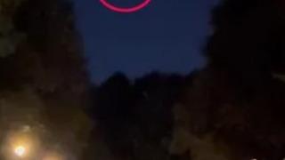 Sosyal medyanın gözüne uyku girmedi! Herkes gökyüzünde aniden beliren ışıkları merak ediyor: En az yarım düzine sarı veya turuncu küre