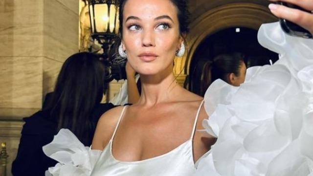 Londra pozlarını peş peşe paylaştı! Pınar Deniz'e beğeni yağdı 