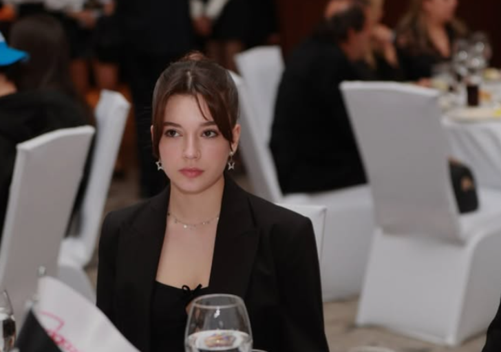 Kızıl Goncalar'ın Zeynep'i Mina Demirtaş güzelliğiyle mest etti! O fotoğraflara yorum yağdı!  G4