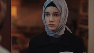 Kızıl Goncalar'ın Zeynep'i Mina Demirtaş güzelliğiyle mest etti! O fotoğraflara yorum yağdı! 