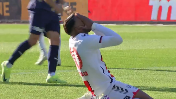 Kasımpaşa Samsunspor maçı lige damga vurdu! Ntcham 8 dakikada 2 penaltı kaçırdı, Kasımpaşa öne geçti... Samsunspor Başkanı tribünde çılgına döndü G4