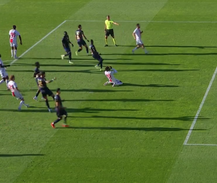 Kasımpaşa Samsunspor maçı lige damga vurdu! Ntcham 8 dakikada 2 penaltı kaçırdı, Kasımpaşa öne geçti... Samsunspor Başkanı tribünde çılgına döndü G1