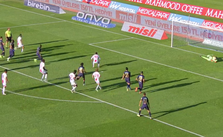 Kasımpaşa Samsunspor maçı lige damga vurdu! Ntcham 8 dakikada 2 penaltı kaçırdı, Kasımpaşa öne geçti... Samsunspor Başkanı tribünde çılgına döndü G5