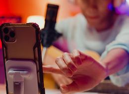 300 binden fazla takipçisi olan influencerlara okul yolu gözüktü! Bakanlıklar bir araya geldi... 1 yıl boyunca yüz yüze eğitim alacaklar!